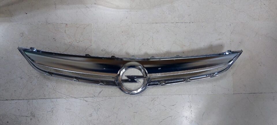 Opel Corsa D 2011 -  2015 arası  Ön Panjur Nikelajı Ön Panjur Nikelajı / Ön Panjur Çıtası / Ön Izgara Nikelajı