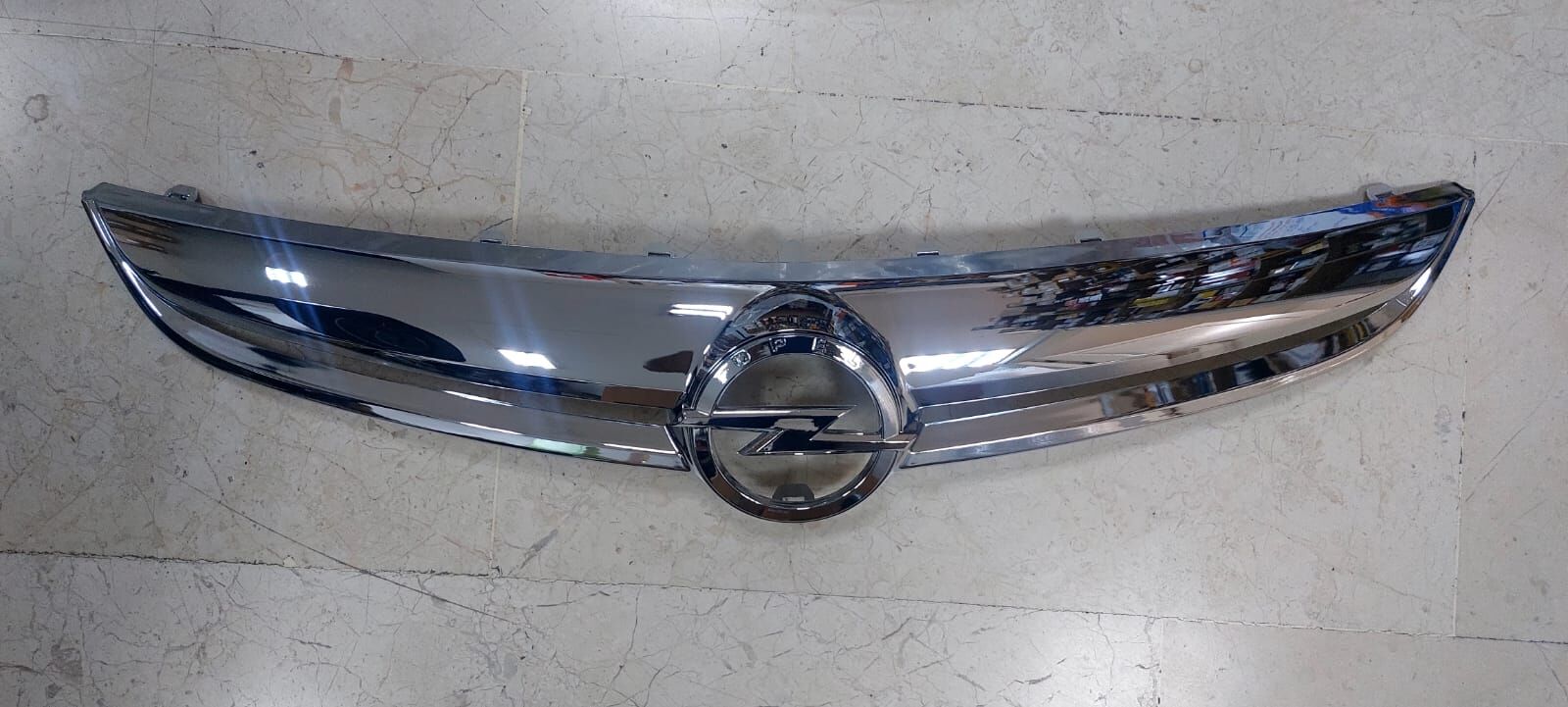 Opel Corsa D 2011 -  2015 arası  Ön Panjur Nikelajı Ön Panjur Nikelajı / Ön Panjur Çıtası / Ön Izgara Nikelajı