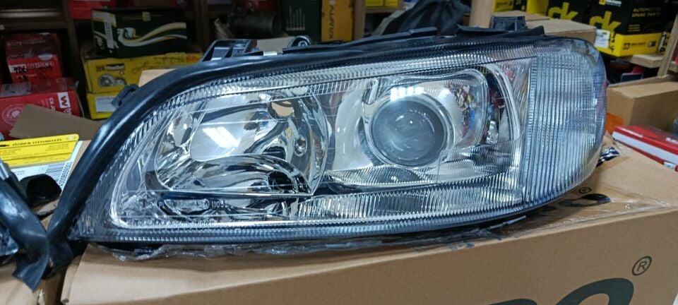 Opel Omega B Sol Far Şöför tarafı  Mercekli tip 99-02 arası  Bfl kasa Depo Marka Sol Far