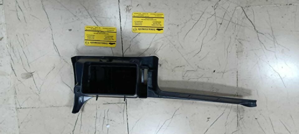 Opel Vectra B Göğüs Panel Izgara Çerçevesi Orta Göğüs Havalandırma Paneli Çerçevesi – Siyah Renk