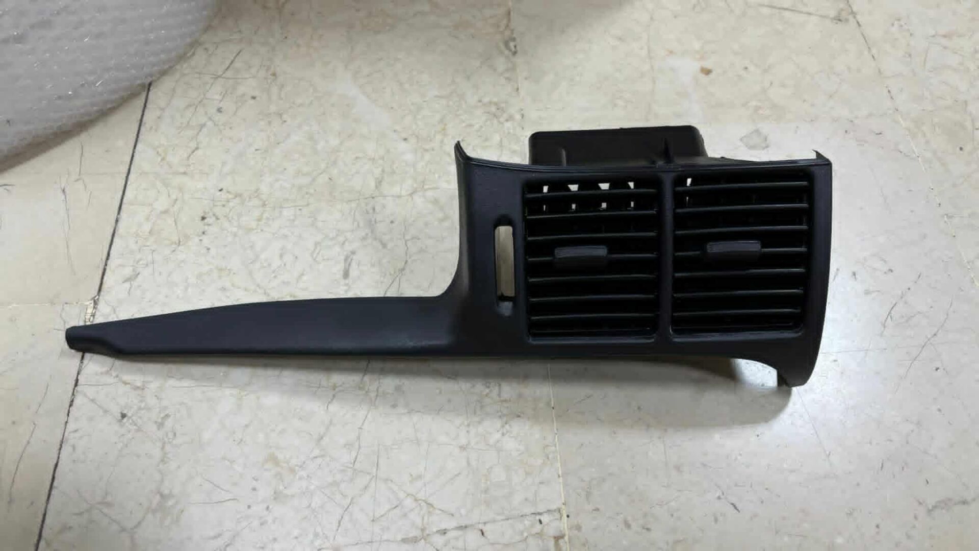 Opel Vectra B Göğüs Panel Izgara Çerçevesi Orta Göğüs Havalandırma Paneli Çerçevesi – Siyah Renk 1814622