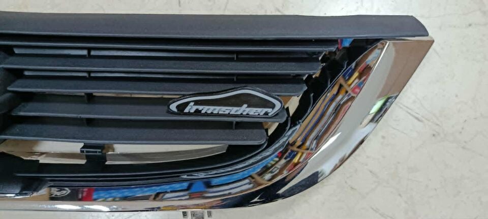 Opel Vectra B Nikelajlı Opel Logolu  ve İrmscher Logolu Panjur 96-02 6320031