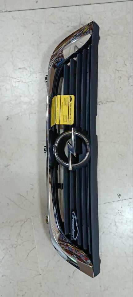 Opel Vectra B Nikelajlı Opel Logolu  ve İrmscher Logolu Panjur 96-02 6320031