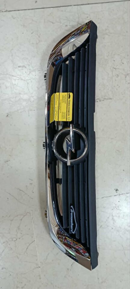 Opel Vectra B Nikelajlı Opel Logolu  ve İrmscher Logolu Panjur 96-02 6320031