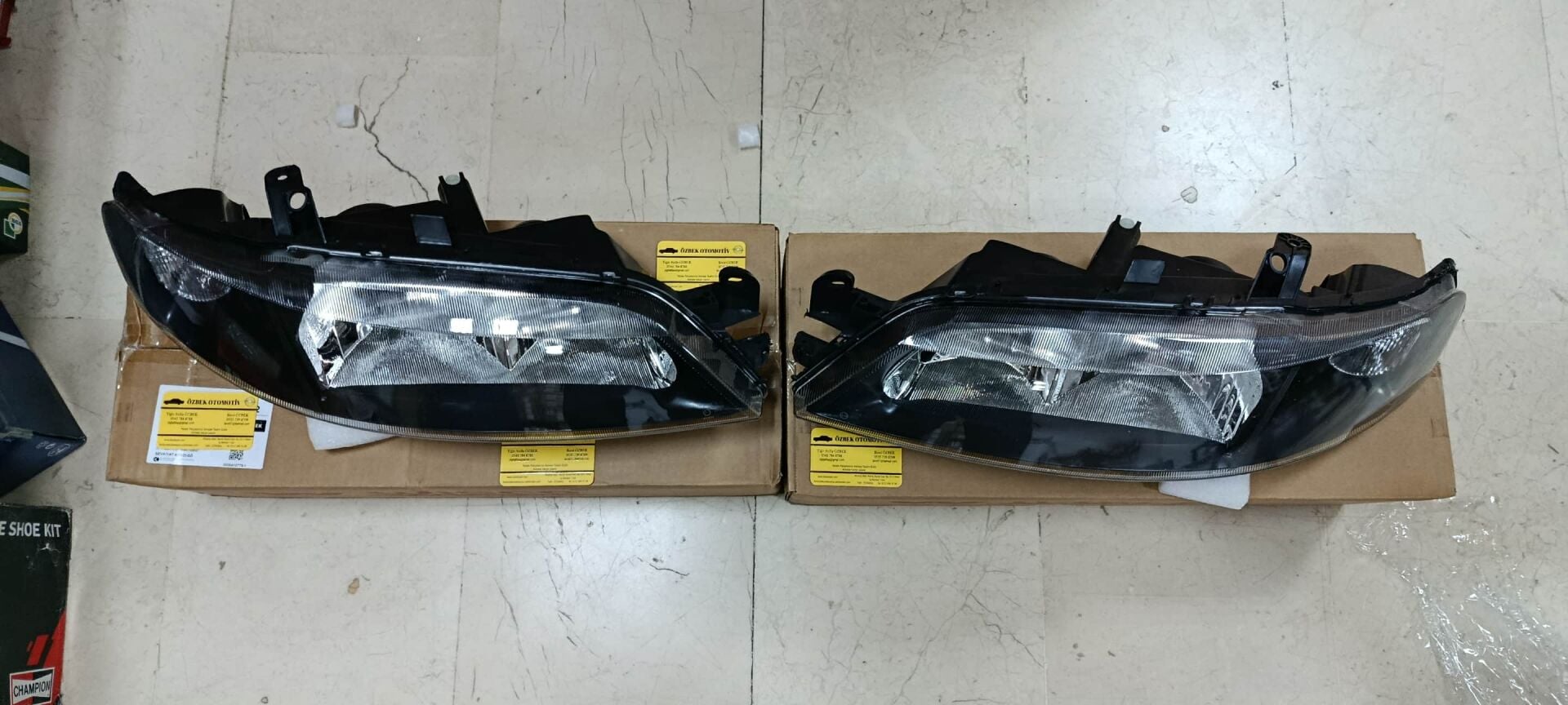 Opel Vectra B Makyajli Kasa Siyah Zeminli Far Takım Füme 1216053 1216054