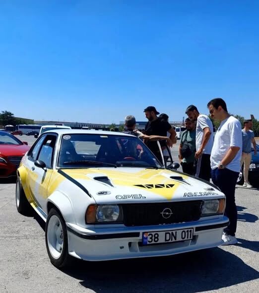 Opel Ascona 400 Stiker Seti Takımı 4 Parça Set. Orjinal Fabrika Boyutunda.