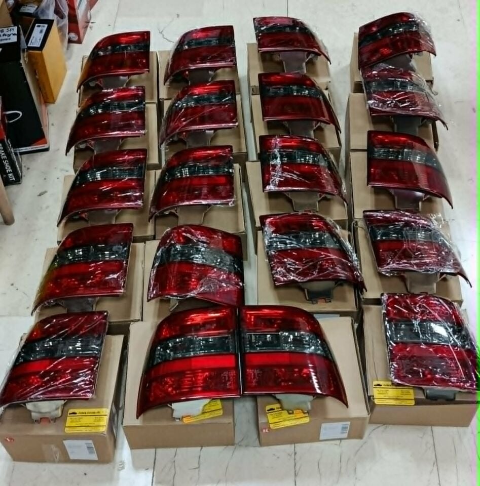 Opel Vectra A Kristal Stop Takımı Füme Kristal  Sağ Sol Takım Fiyatıdır. Depo Marka Üst Çizgisiz Tip