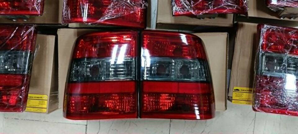 Opel Vectra A Kristal Stop Takımı Füme Kristal  Sağ Sol Takım Fiyatıdır. Depo Marka Üst Çizgisiz Tip