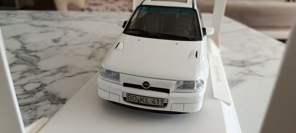 Opel Astra F GSİ 1:18 Metal Maket oyuncak. Norev Marka Orjinal ürun.