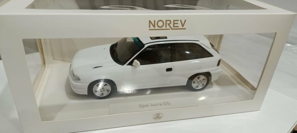 Opel Astra F GSİ 1:18 Metal Maket oyuncak. Norev Marka Orjinal ürun.