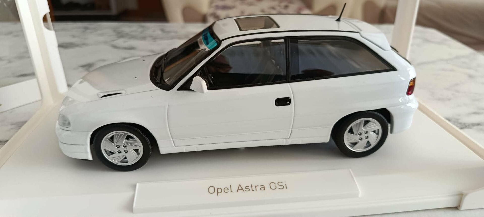 Opel Astra F GSİ 1:18 Metal Maket oyuncak. Norev Marka Orjinal ürun.