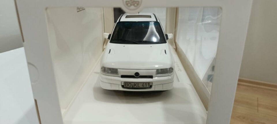 Opel Astra F GSİ 1:18 Metal Maket oyuncak. Norev Marka Orjinal ürun.