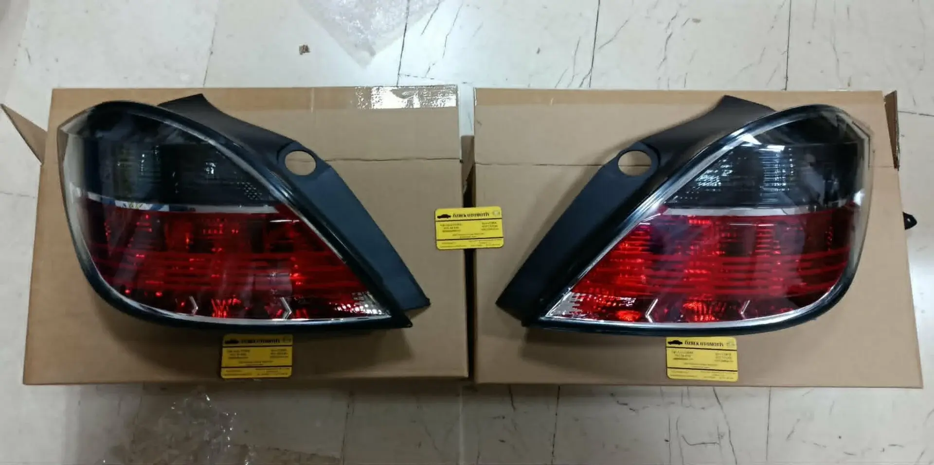 Opel Astra H Sağ Sol Füme Stop Hb Takım 1222356 / 93190307 / 94709850  1222355 / 93190306 / 94709851