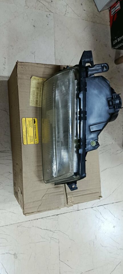 Opel Vectra A Orjinal GM kutusunda Sağ Bosch Far. 1216494