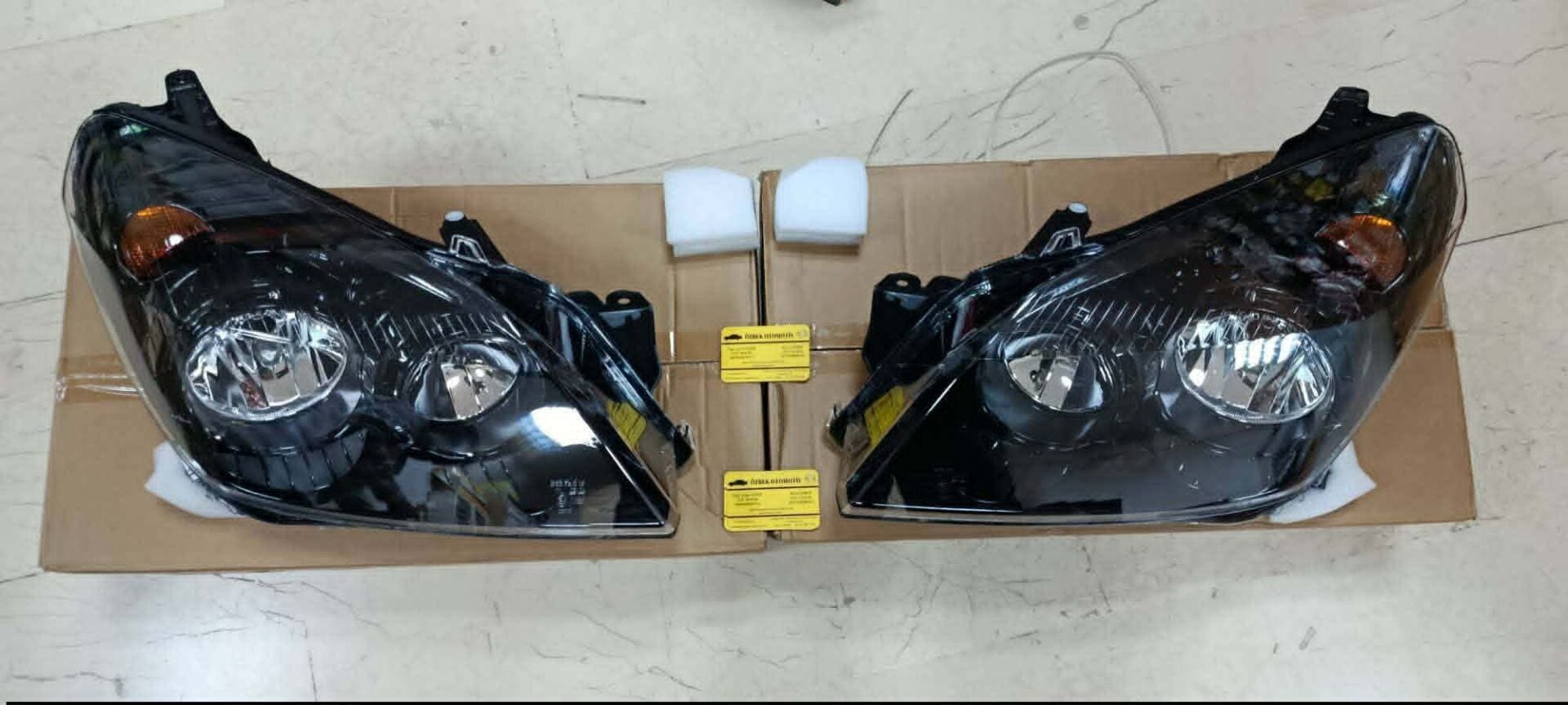 Opel Astra H Far Takımı Siyah Zeminli 1216561 1216562