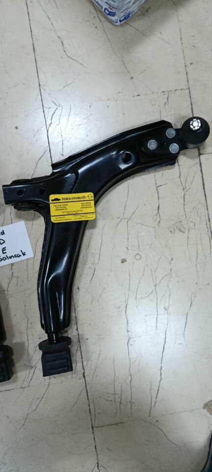 Opel Kadett D E Sağ Salıncak   ALT SAG (ROTILLI) OPEL KADETT DAEWOO LANOS NEXIA 79-84 352124