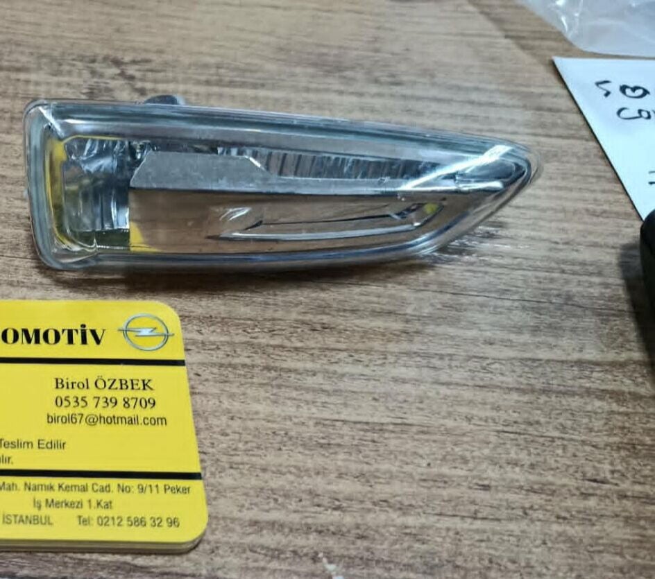 Opel Astra J, Astra K, Crossland X, Grandland X, İnsignia B, Zafira C  SAĞ Sağ Çamurluk Sinyal Lambası Beyaz  1713005 - 13273104.