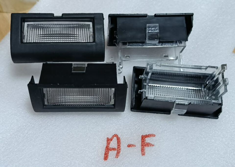Opel Astra F (1991–1998) modeli için plaka lamba camı cerçeve ile