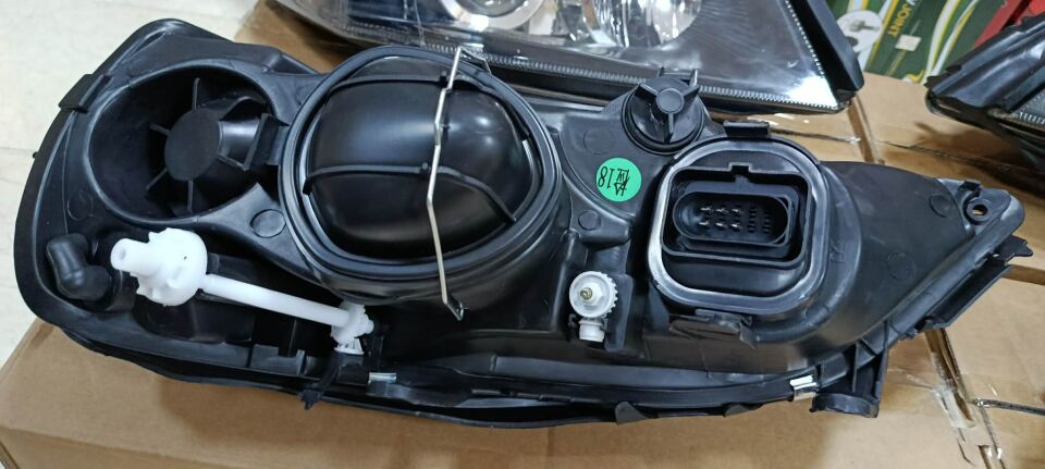 OPEL ASTRA G MERCEKLİ FAR TAKIM SİYAH ZEMİN.