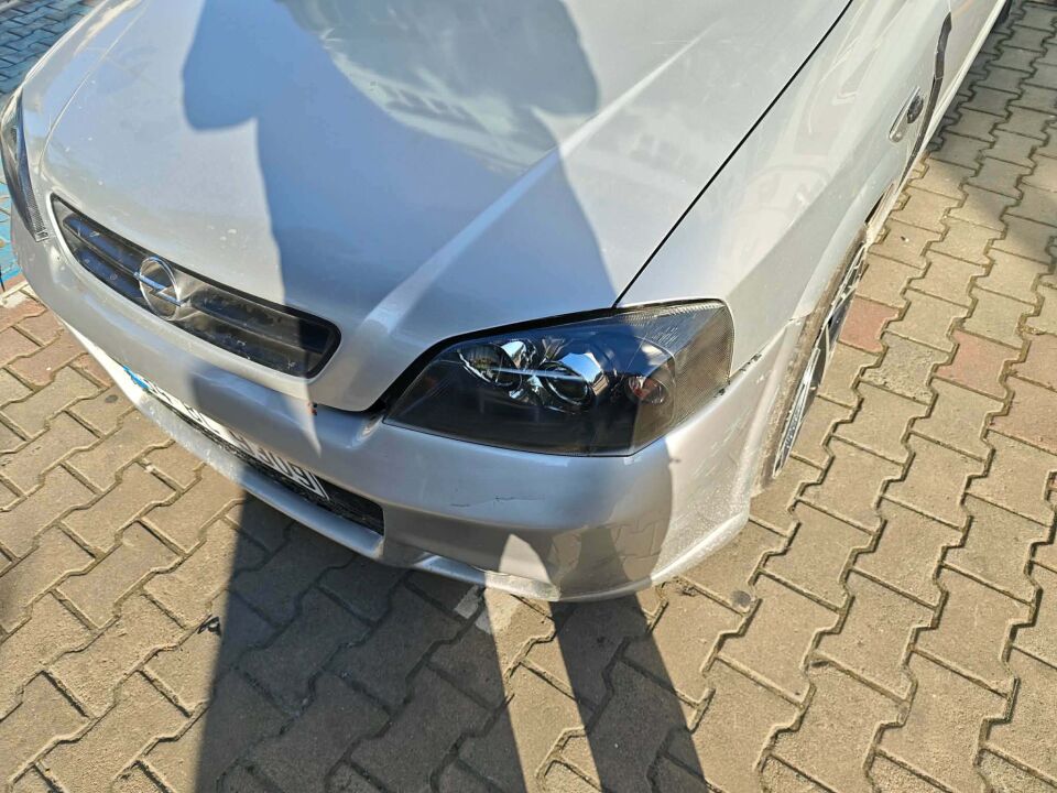 OPEL ASTRA G MERCEKLİ FAR TAKIM SİYAH ZEMİN.