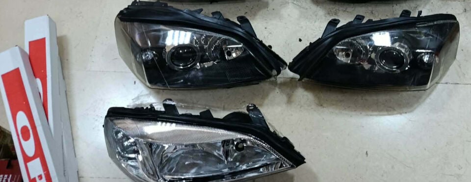 OPEL ASTRA G MERCEKLİ FAR TAKIM SİYAH ZEMİN.