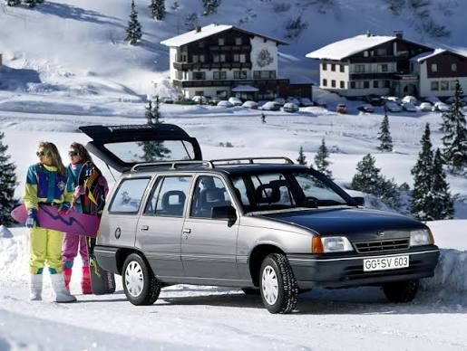 Opel Kadett E Sw Sağ Stop  Sıfır Üründür